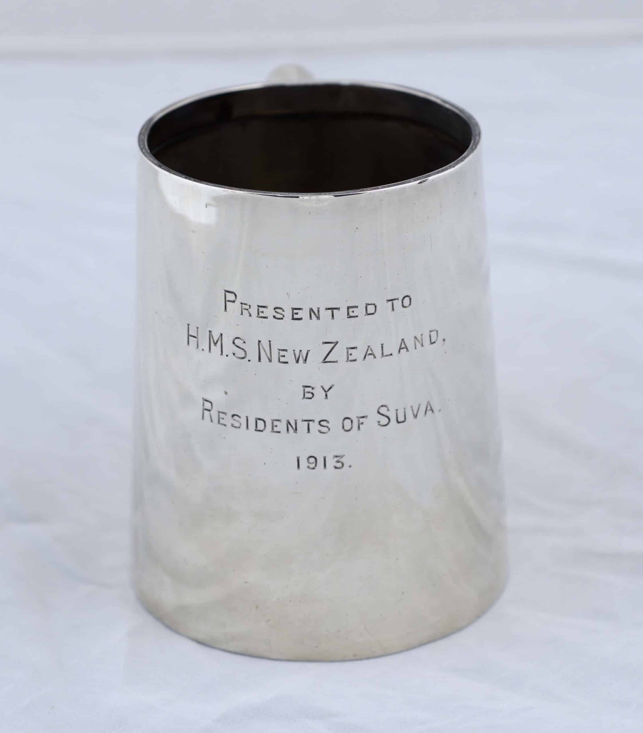 FT-0368-ii Silver tankard with handle presented to HMS New Zealand.
